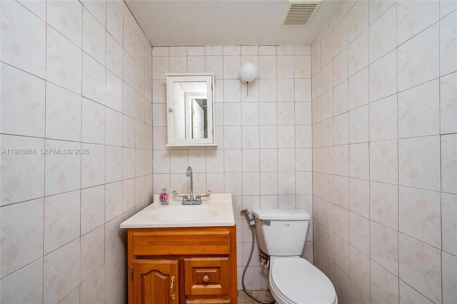 J  /   кв.футов $ 2026-03-04 0 Фото