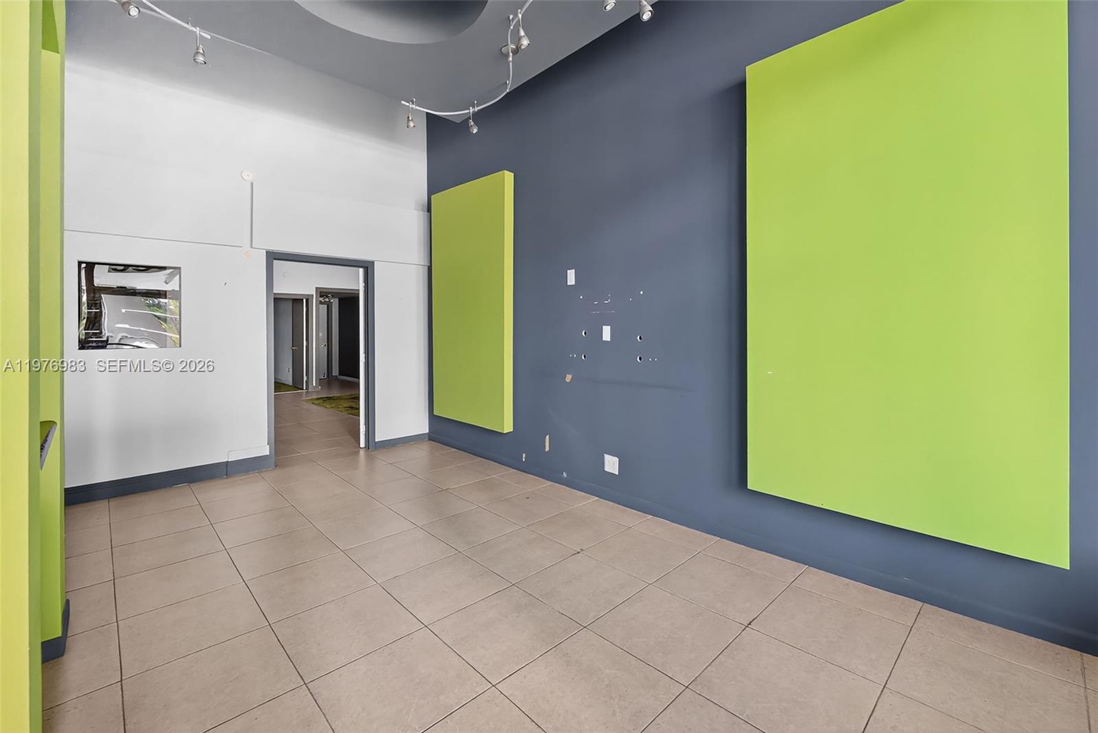 3330  /   sq. ft. $ 2026-03-05 0 foto