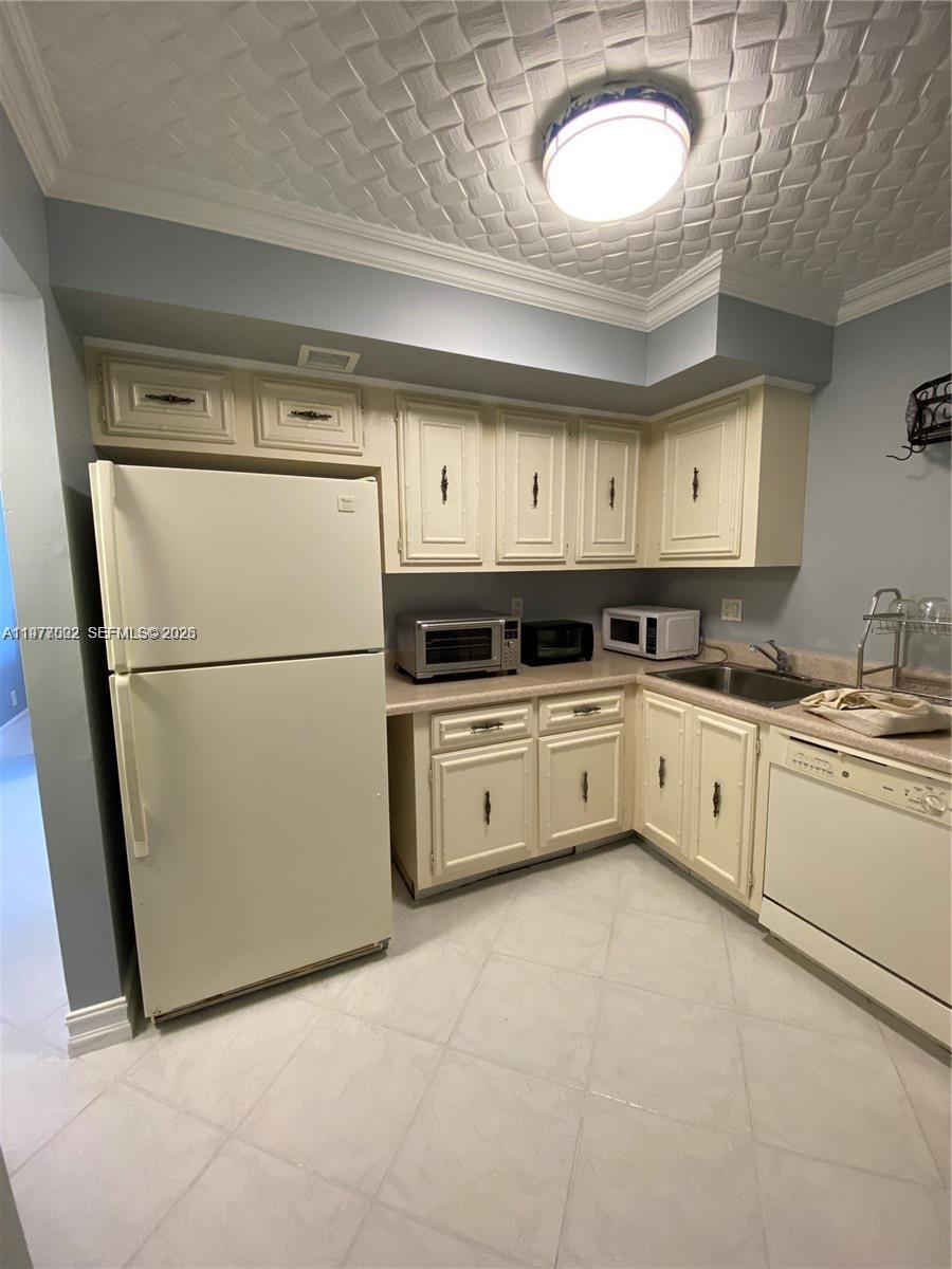 Photo of 2049 Ocean Dr  #503, Hallandale Beach, Florida, 33009 - 