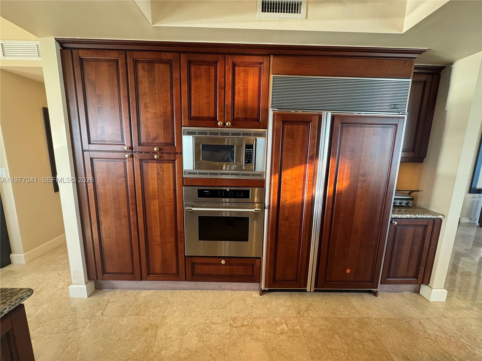 4306 3 / 4 2736 кв.футов $ 2026-03-05 0 Фото