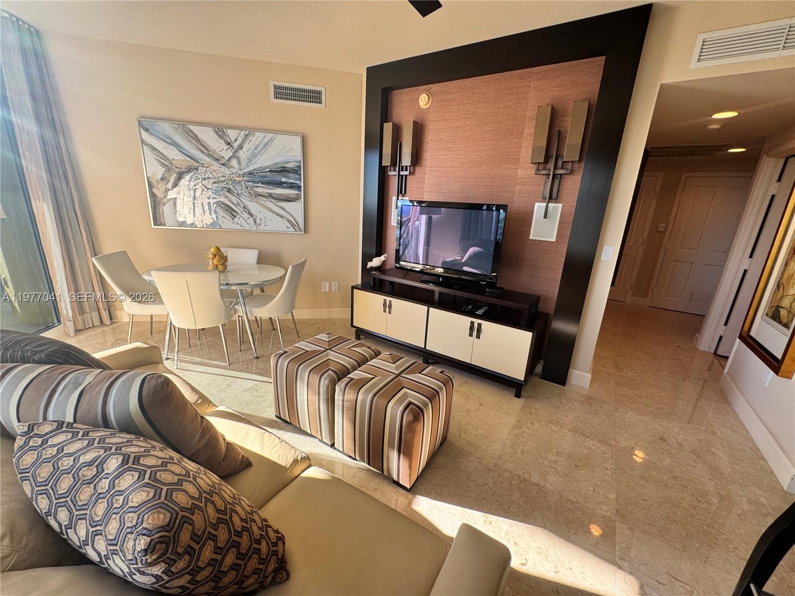 4306 3 / 4 2736 кв.футов $ 2026-03-05 0 Фото