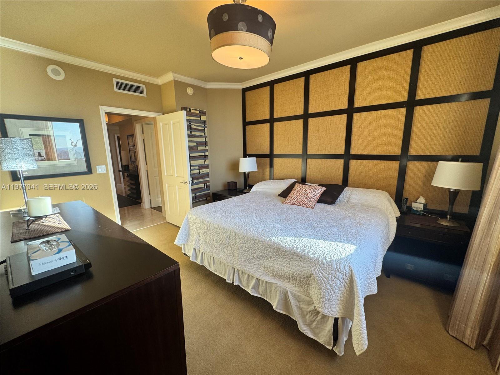 4306 3 / 4 2736 кв.футов $ 2026-03-05 0 Фото