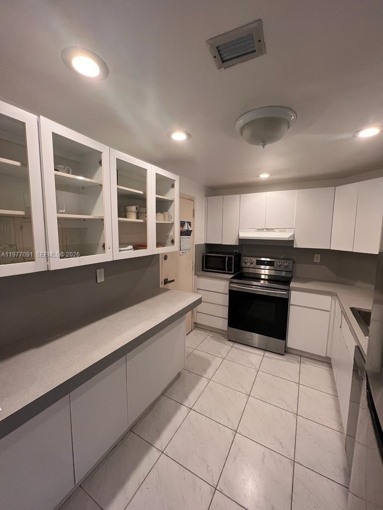 611 1 / 2 762 кв.футов $ 2026-03-05 0 Фото