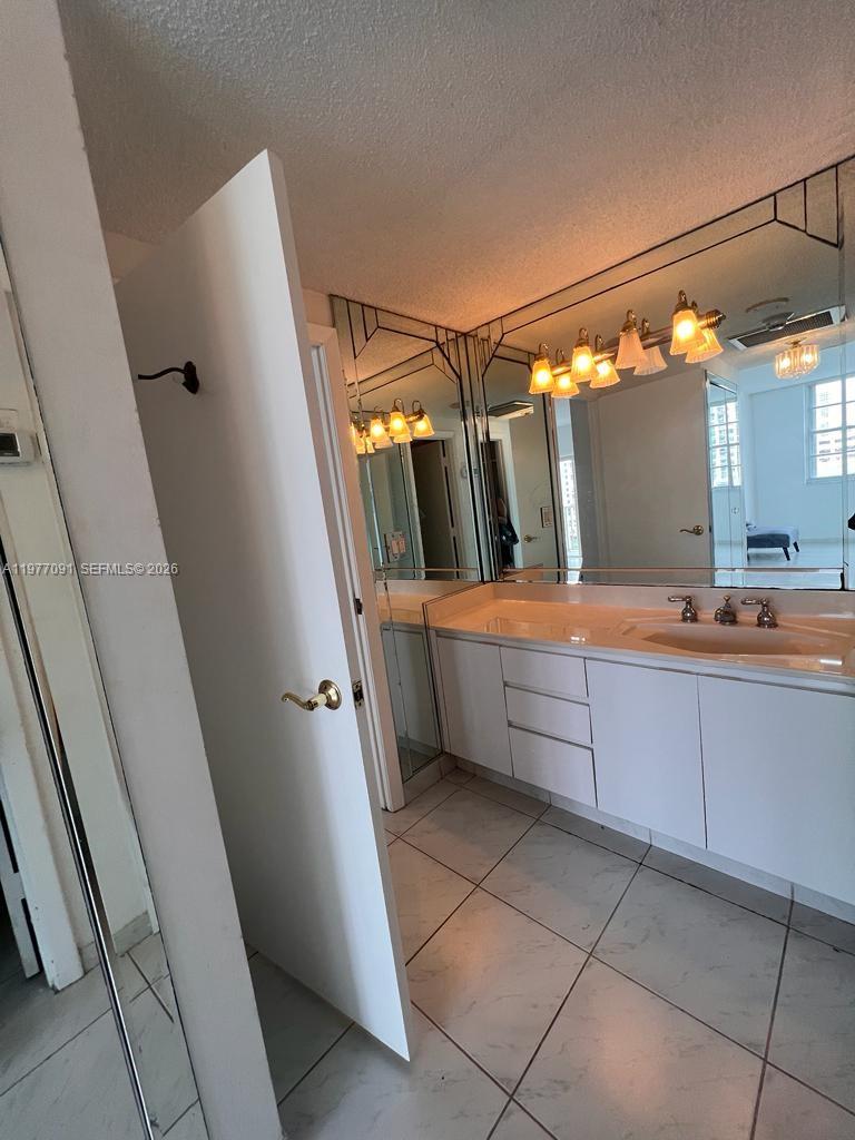 611 1 / 2 762 кв.футов $ 2026-03-05 0 Фото