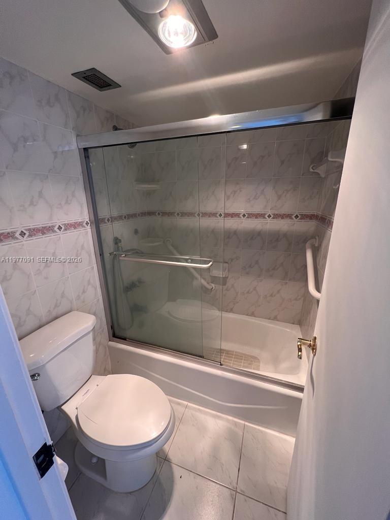 611 1 / 2 762 кв.футов $ 2026-03-05 0 Фото