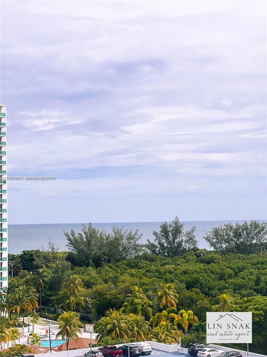 611 1 / 2 762 кв.футов $ 2026-03-05 0 Фото