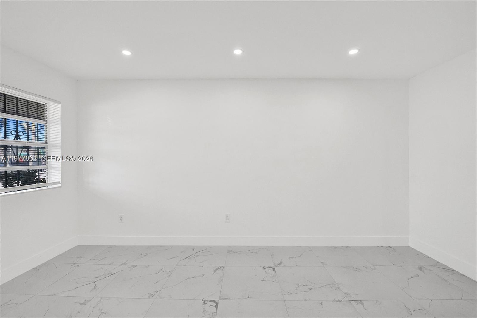 1-18  /   кв.футов $ 2026-03-05 0 Фото