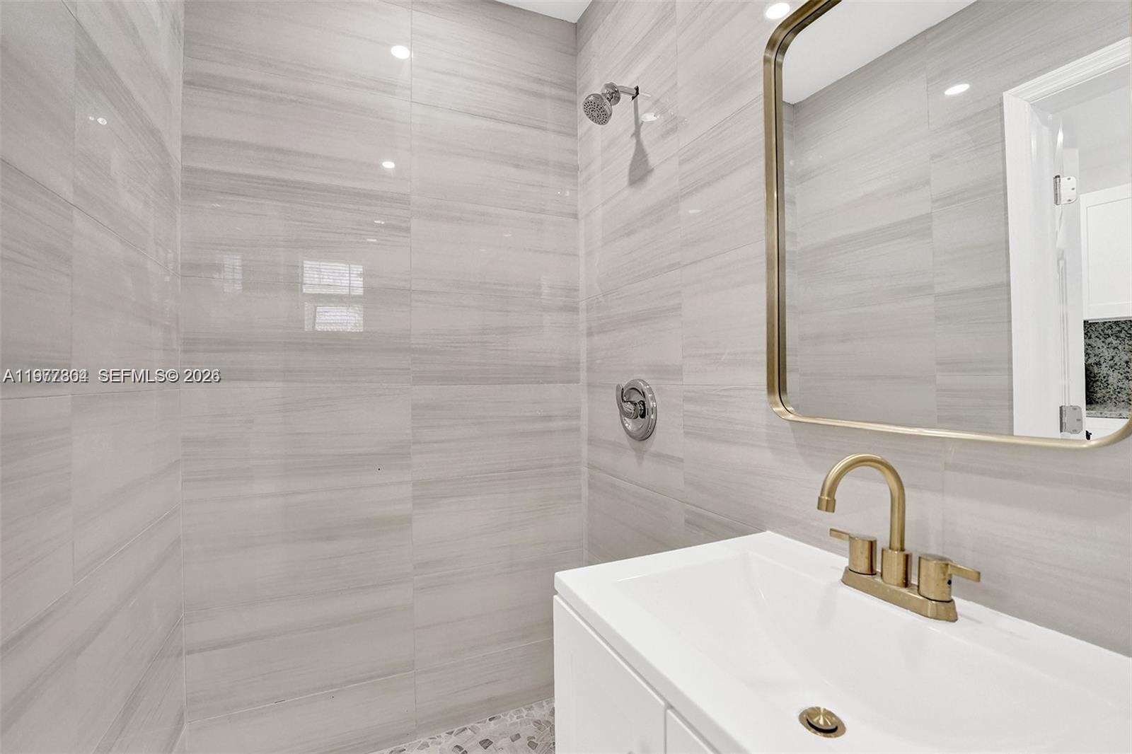 1-18  /   кв.футов $ 2026-03-05 0 Фото