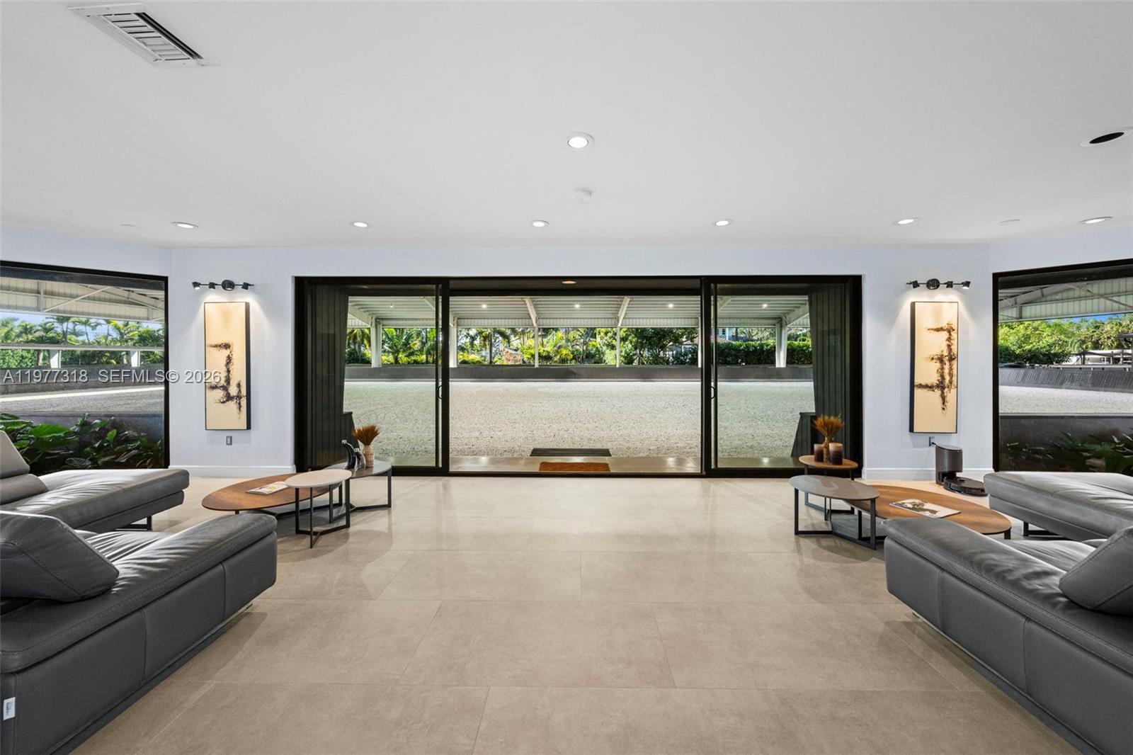   /   кв.футов $ 2026-03-05 0 Фото