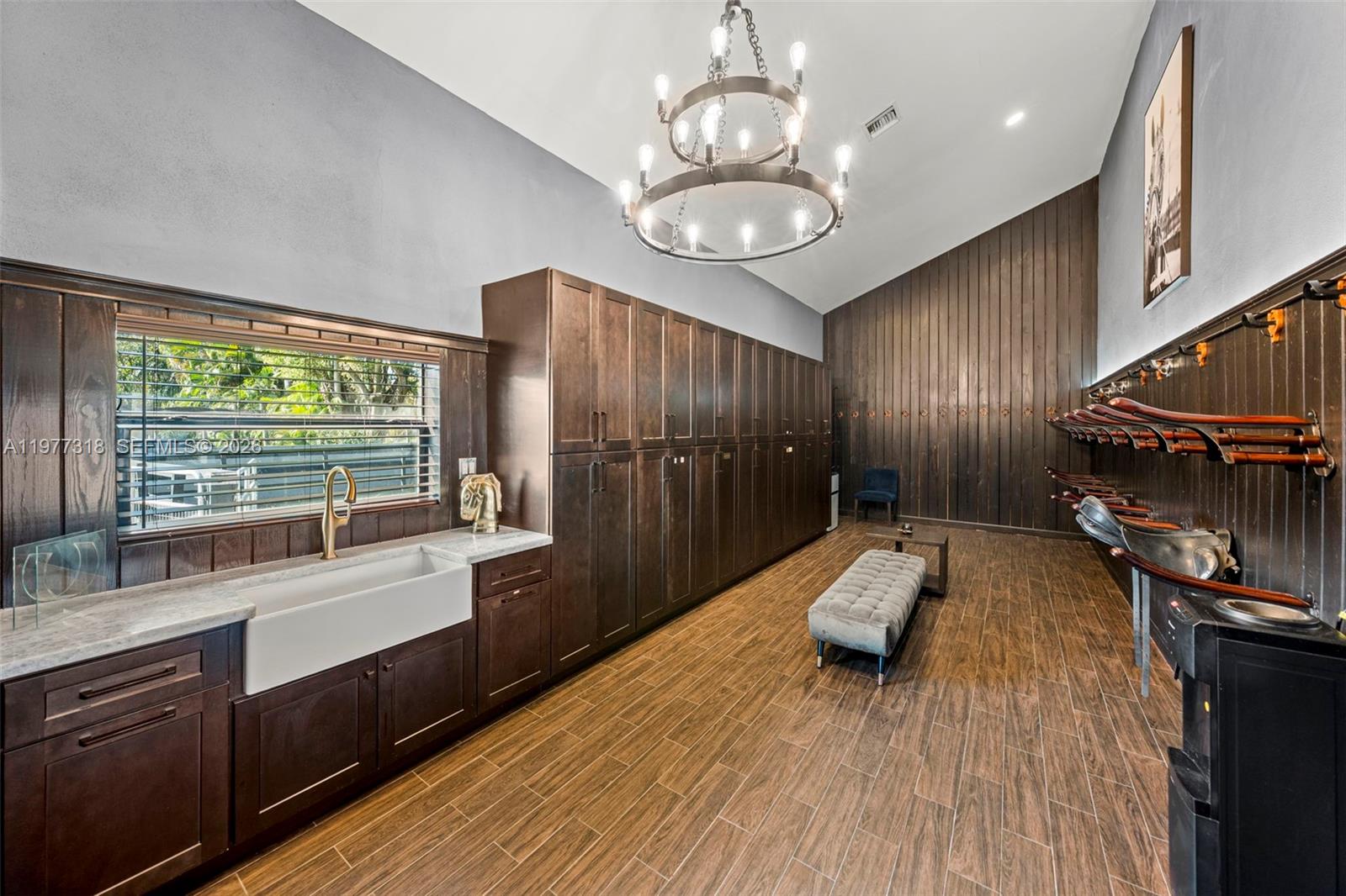   /   кв.футов $ 2026-03-05 0 Фото