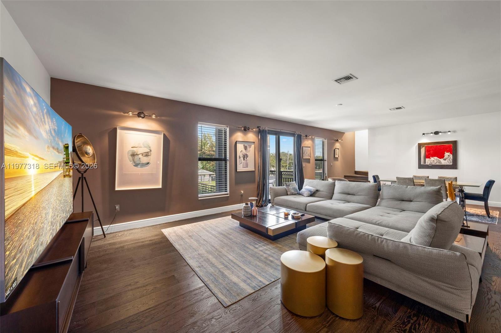   /   кв.футов $ 2026-03-05 0 Фото