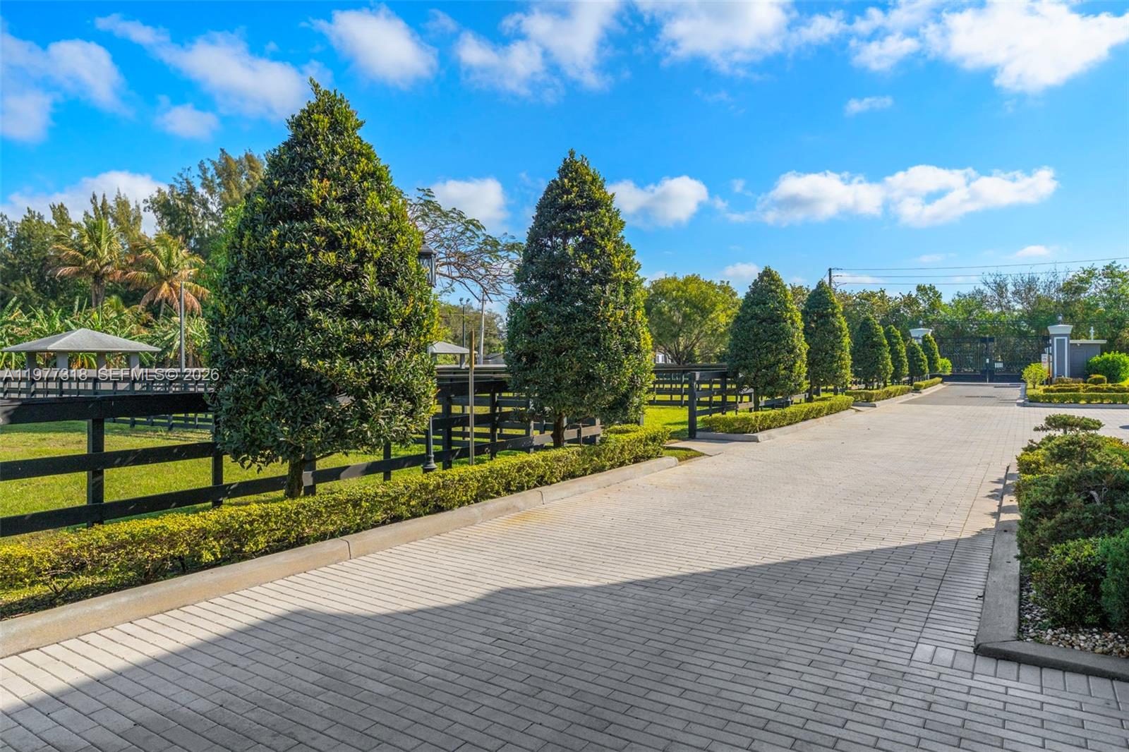   /   кв.футов $ 2026-03-05 0 Фото