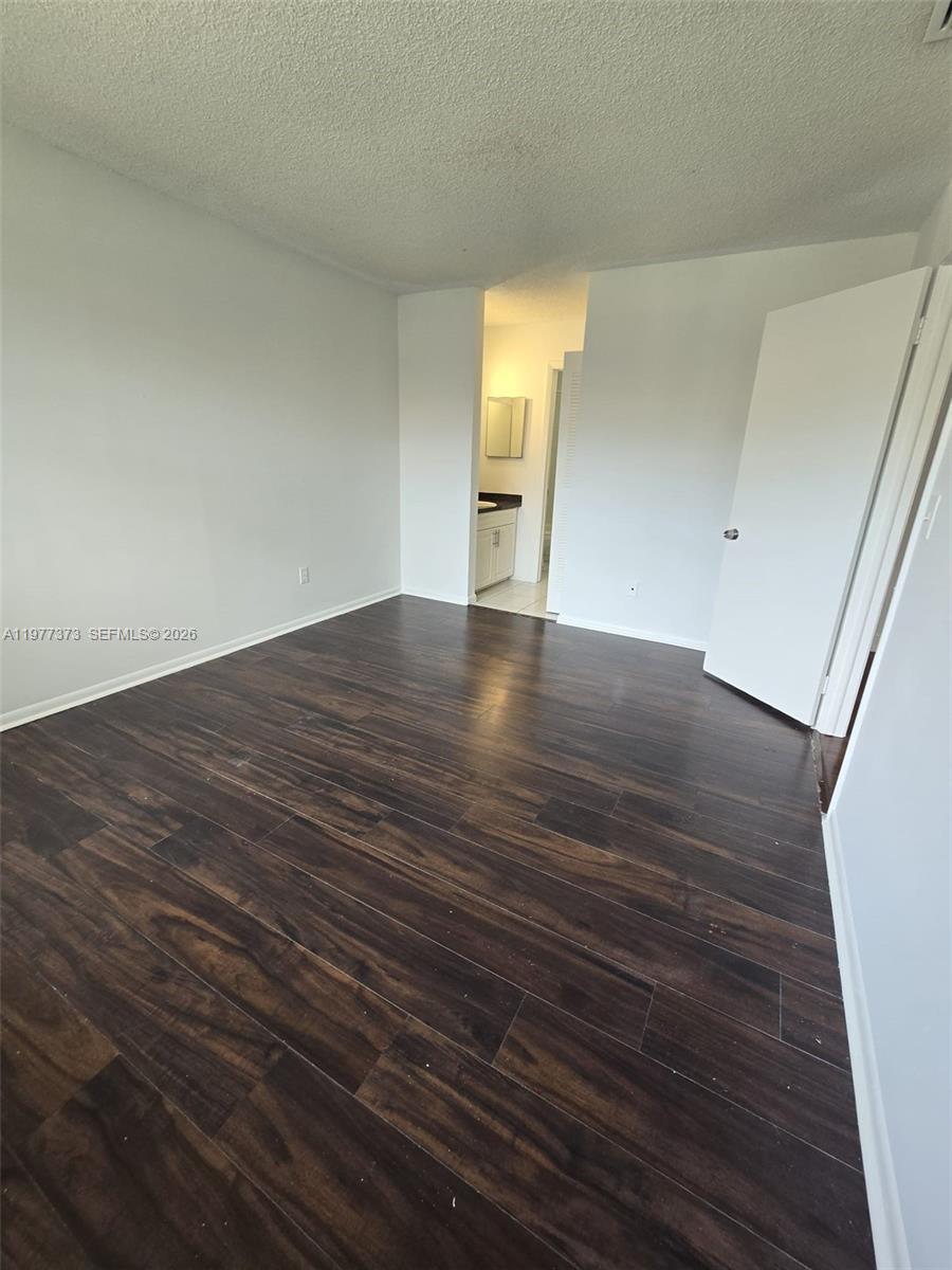 111  /   sq. ft. $ 2026-03-05 0 foto