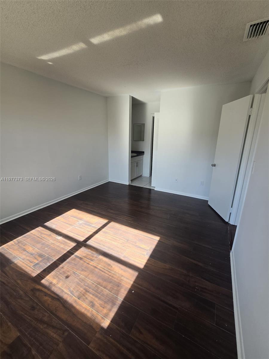 111  /   sq. ft. $ 2026-03-05 0 foto