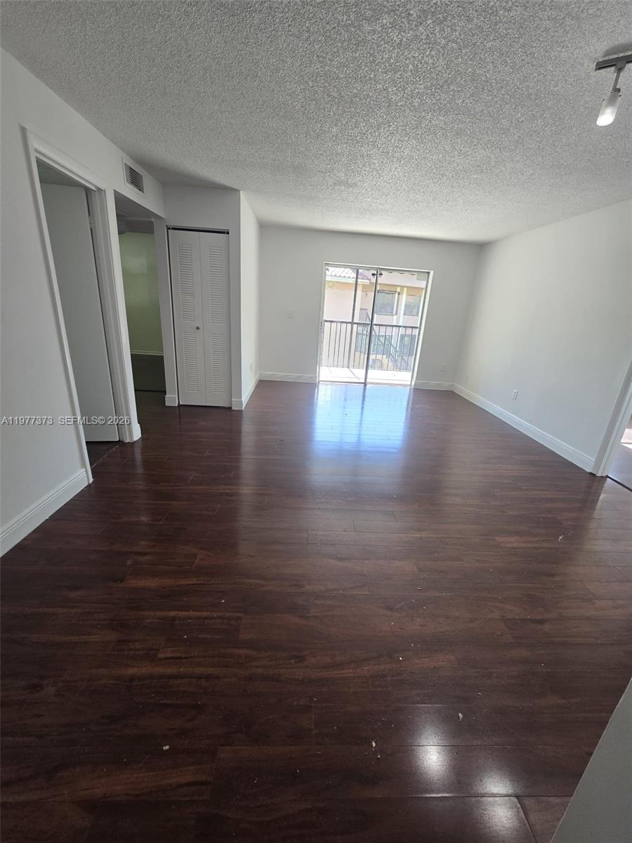 111  /   sq. ft. $ 2026-03-05 0 foto
