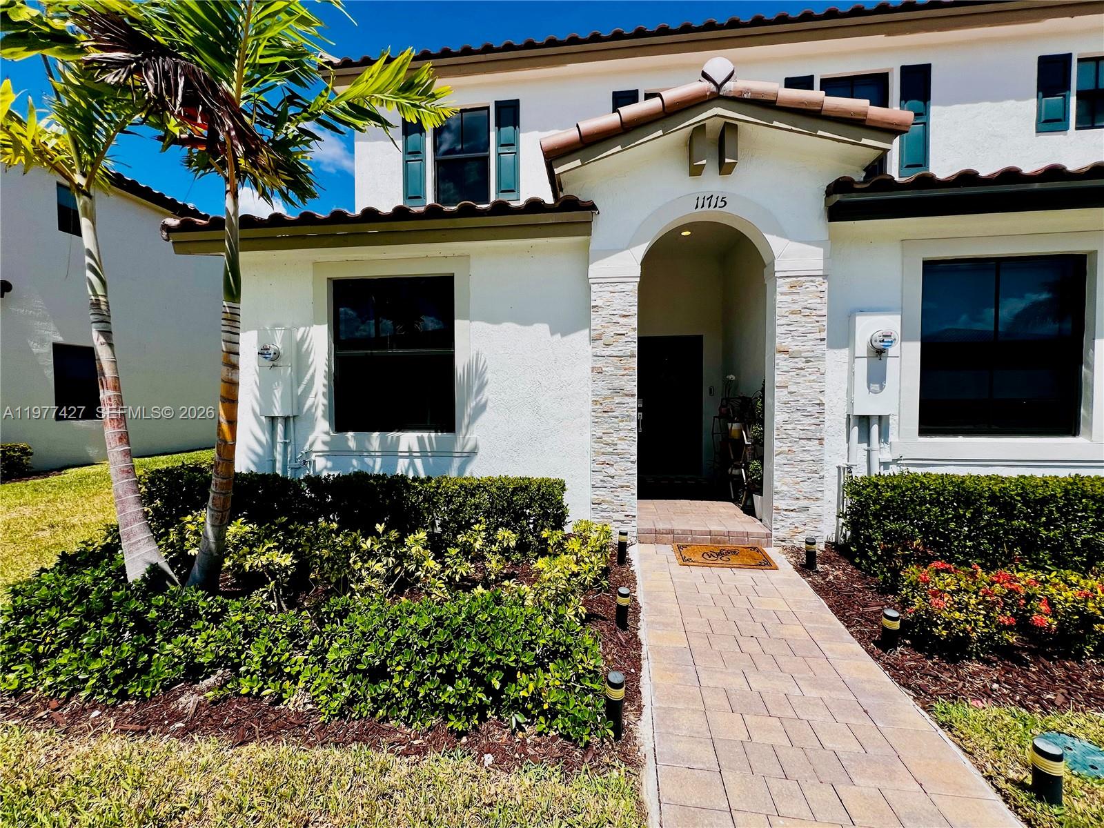 11715 3 / 3 1328 кв.футов $ 2026-03-05 0 Фото