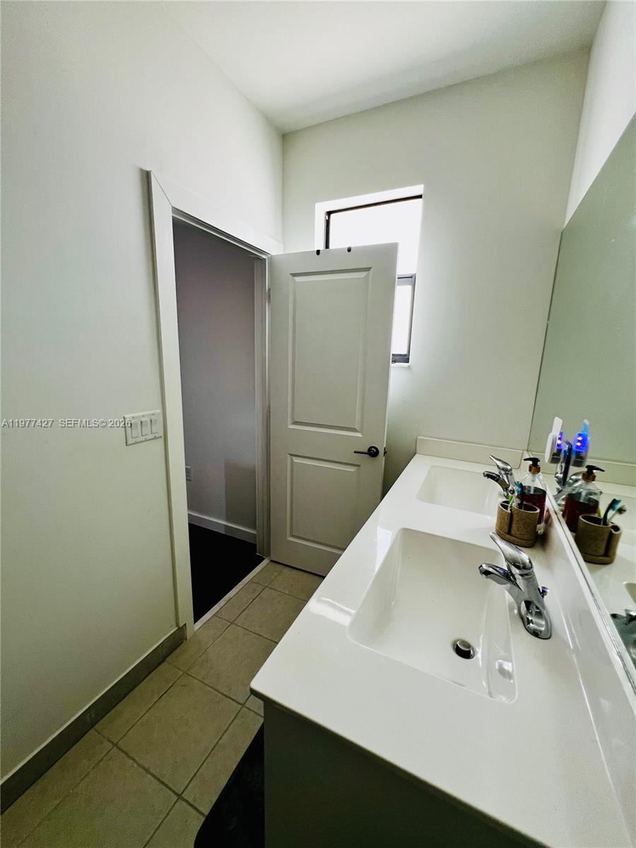 11715 3 / 3 1328 кв.футов $ 2026-03-05 0 Фото