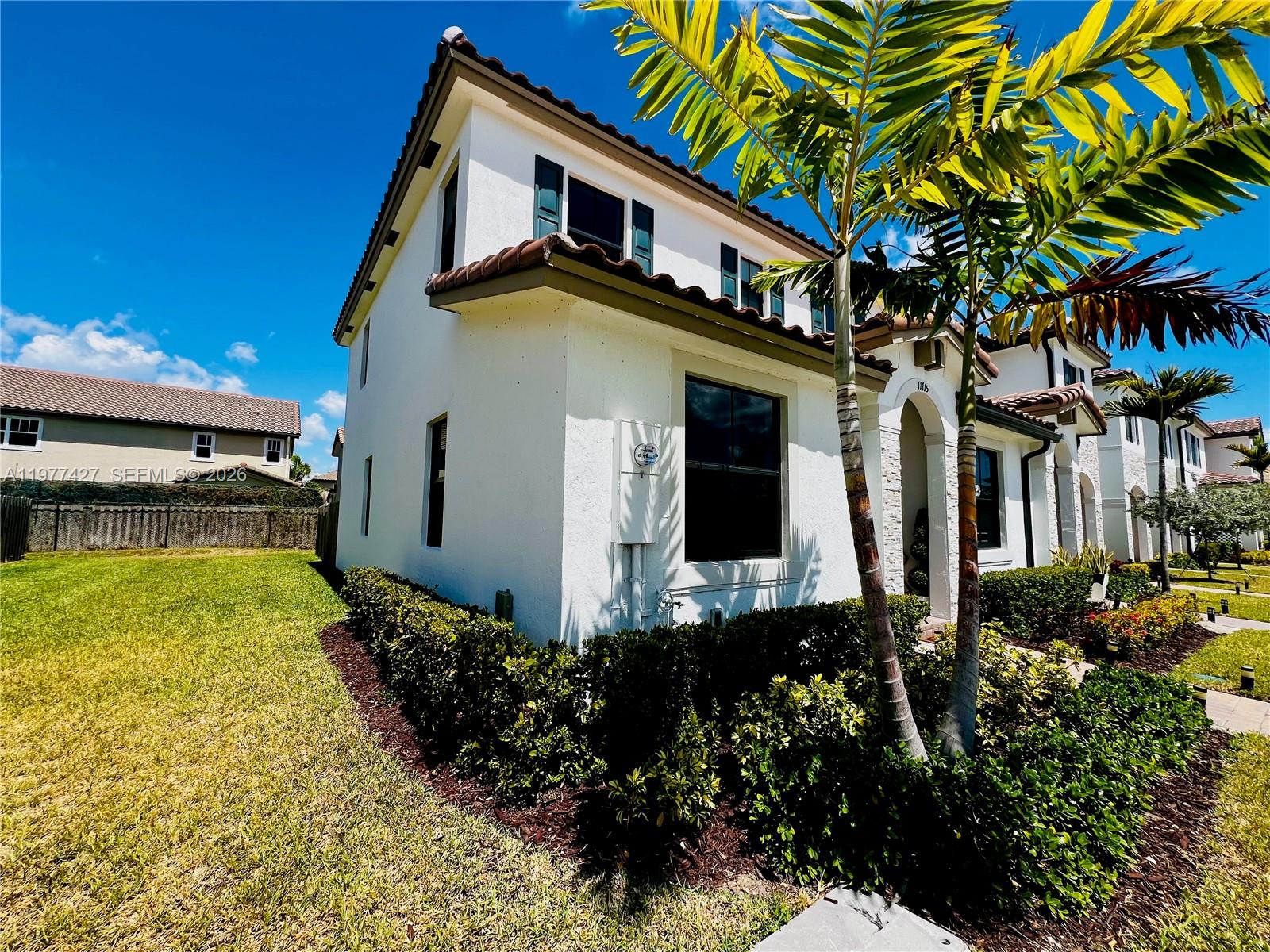 11715 3 / 3 1328 кв.футов $ 2026-03-05 0 Фото