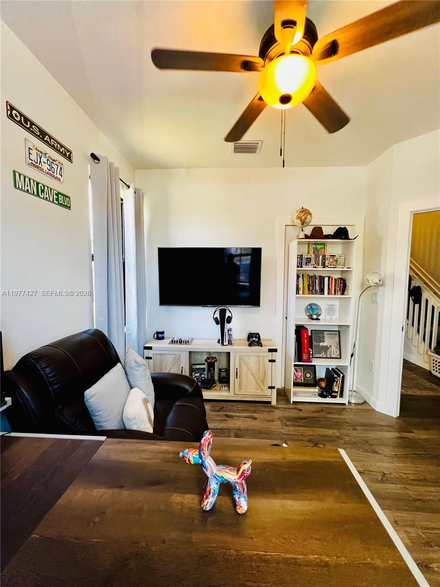 11715 3 / 3 1328 кв.футов $ 2026-03-05 0 Фото