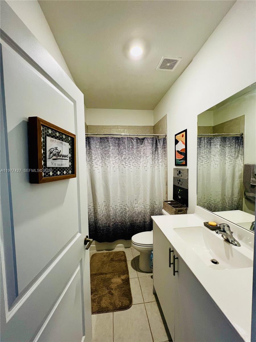 11715 3 / 3 1328 кв.футов $ 2026-03-05 0 Фото