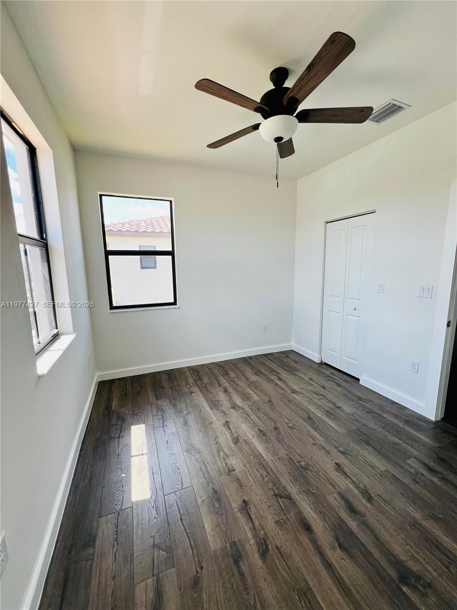 11715 3 / 3 1328 кв.футов $ 2026-03-05 0 Фото