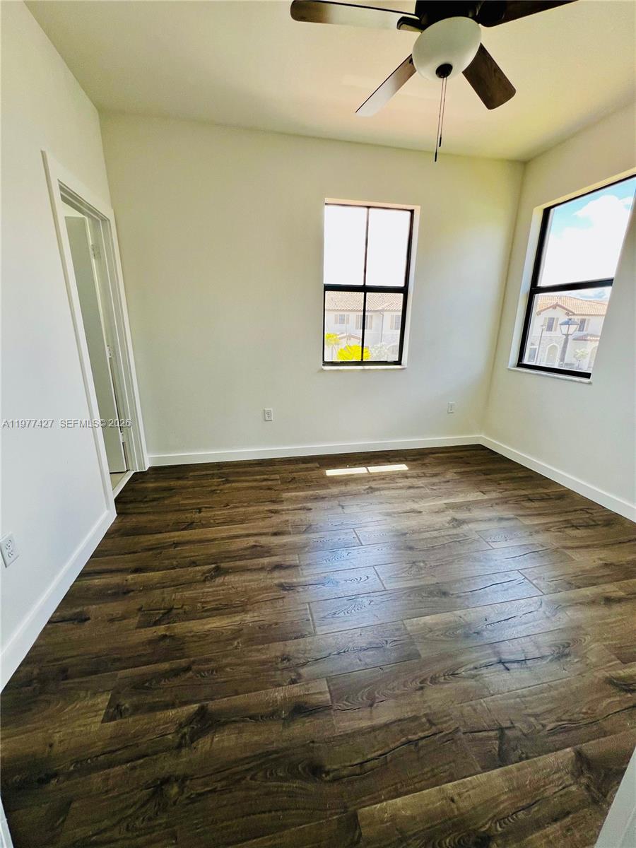 11715 3 / 3 1328 кв.футов $ 2026-03-05 0 Фото