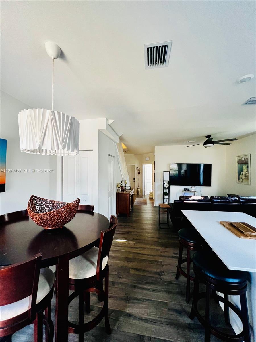 11715 3 / 3 1328 кв.футов $ 2026-03-05 0 Фото