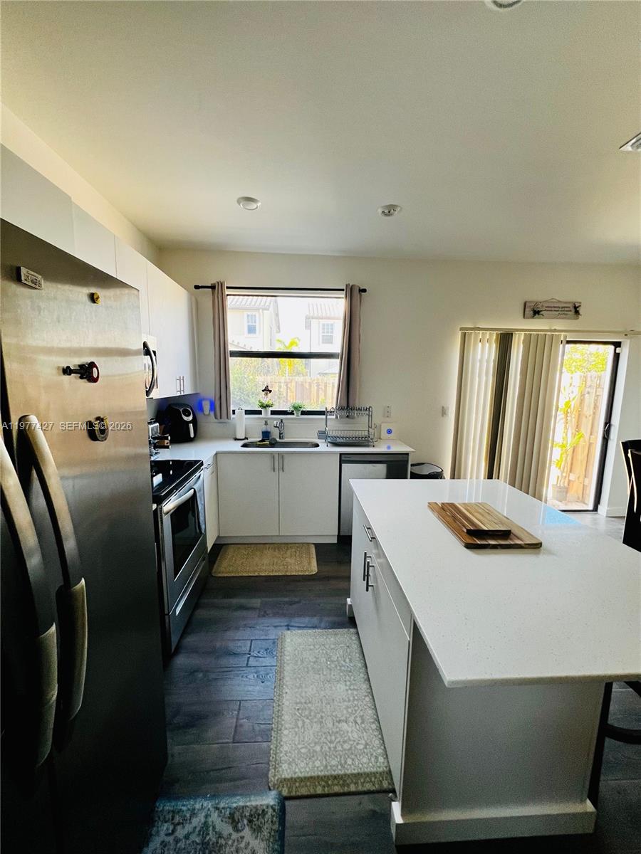 11715 3 / 3 1328 кв.футов $ 2026-03-05 0 Фото