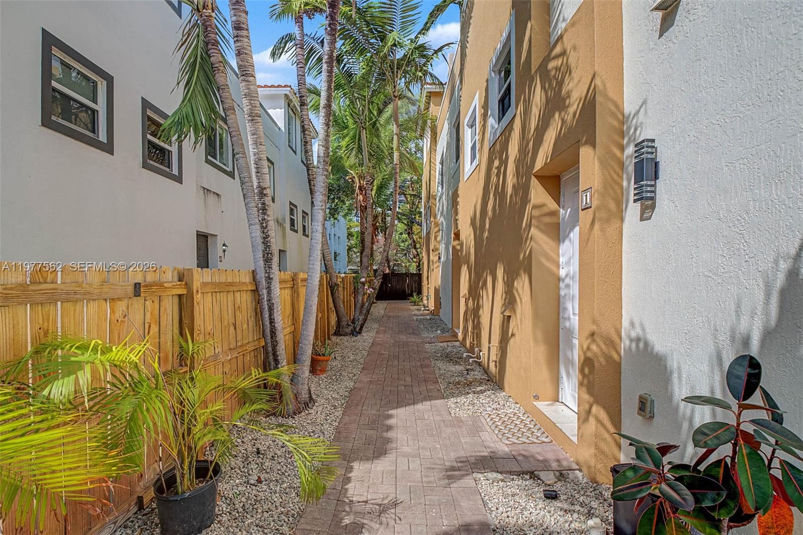   /  3500 кв.футов $ 2026-03-05 0 Фото