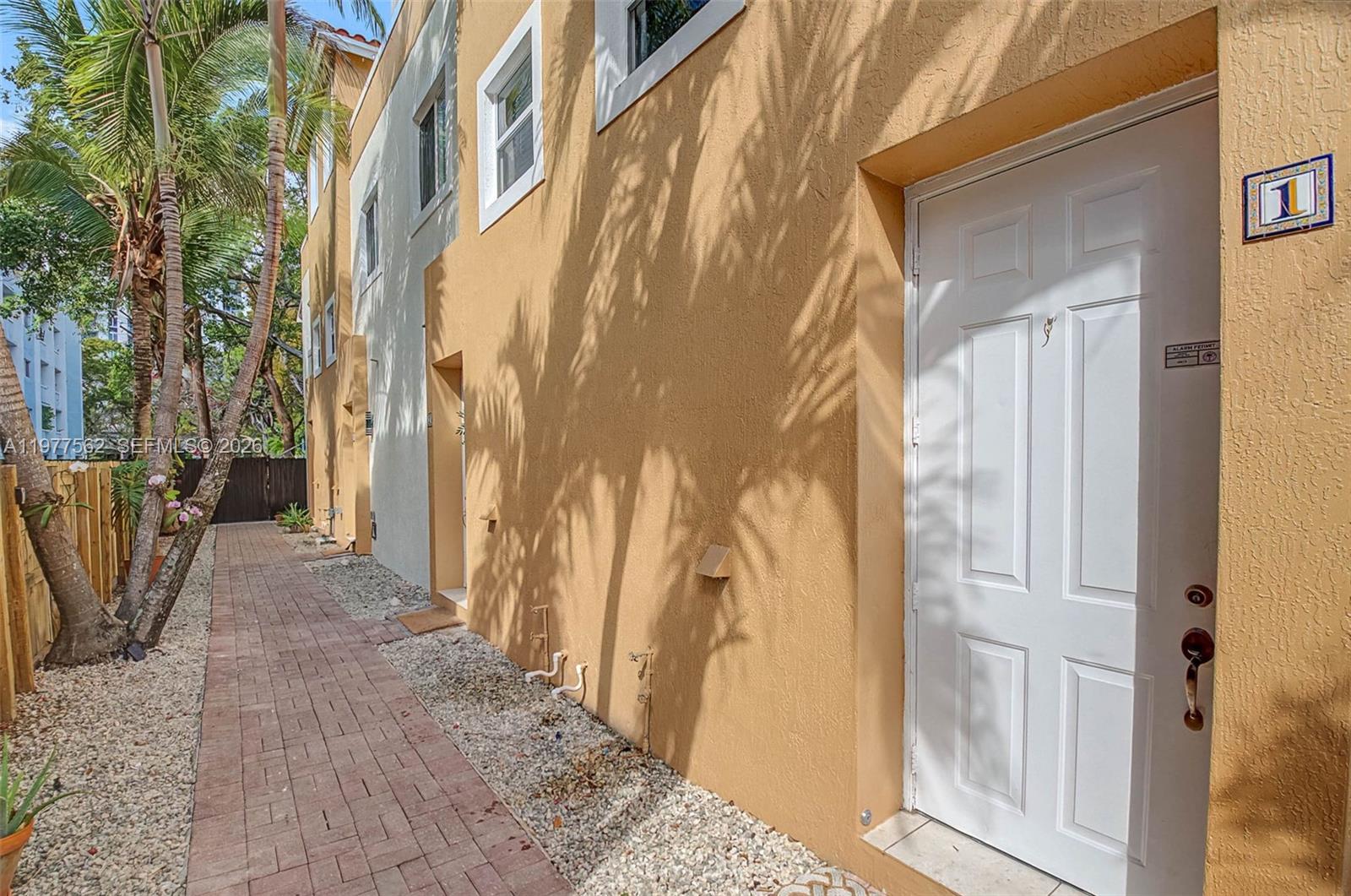   /  3500 кв.футов $ 2026-03-05 0 Фото