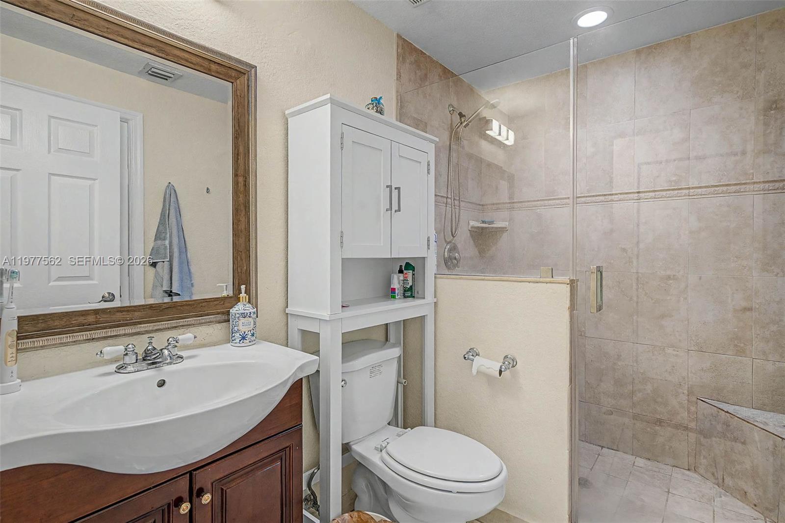 Ver detalles / 3500 sq. ft. $ 2026-07-28 0 foto