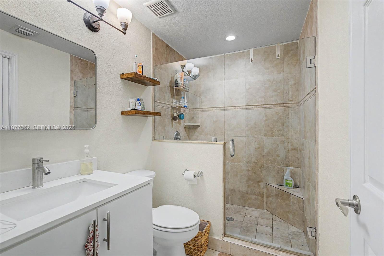Ver detalles / 3500 sq. ft. $ 2026-07-28 0 foto