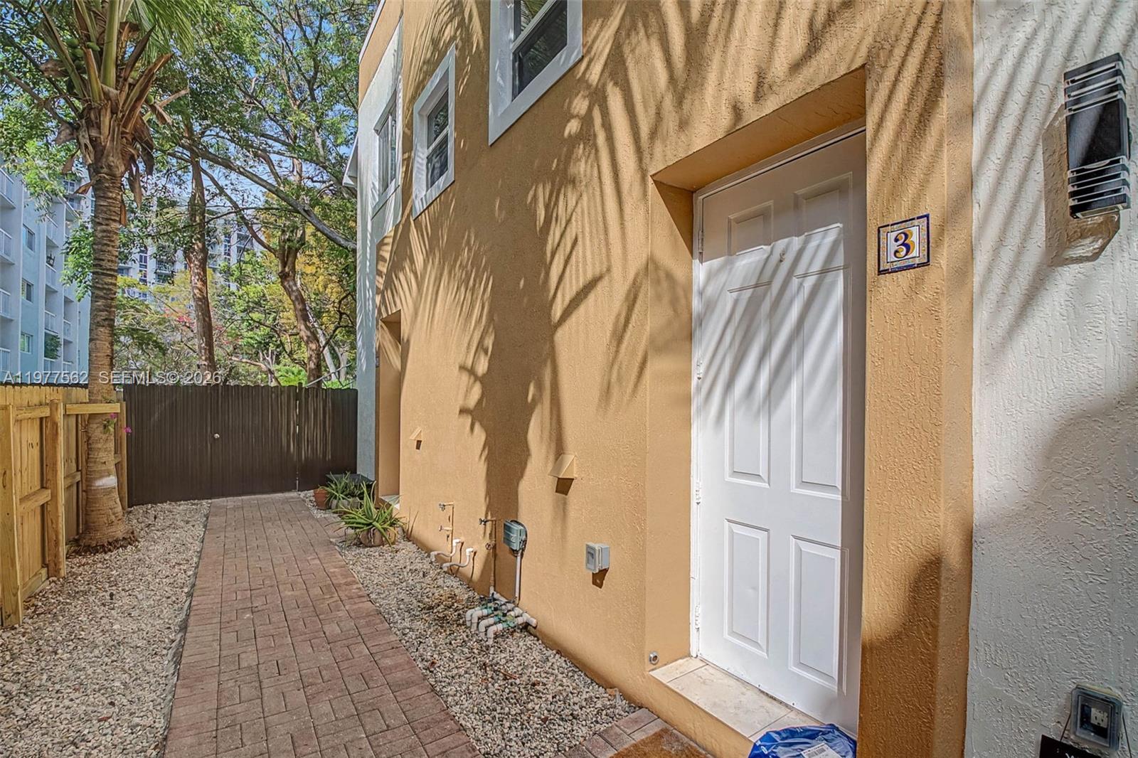   /  3500 кв.футов $ 2026-03-05 0 Фото