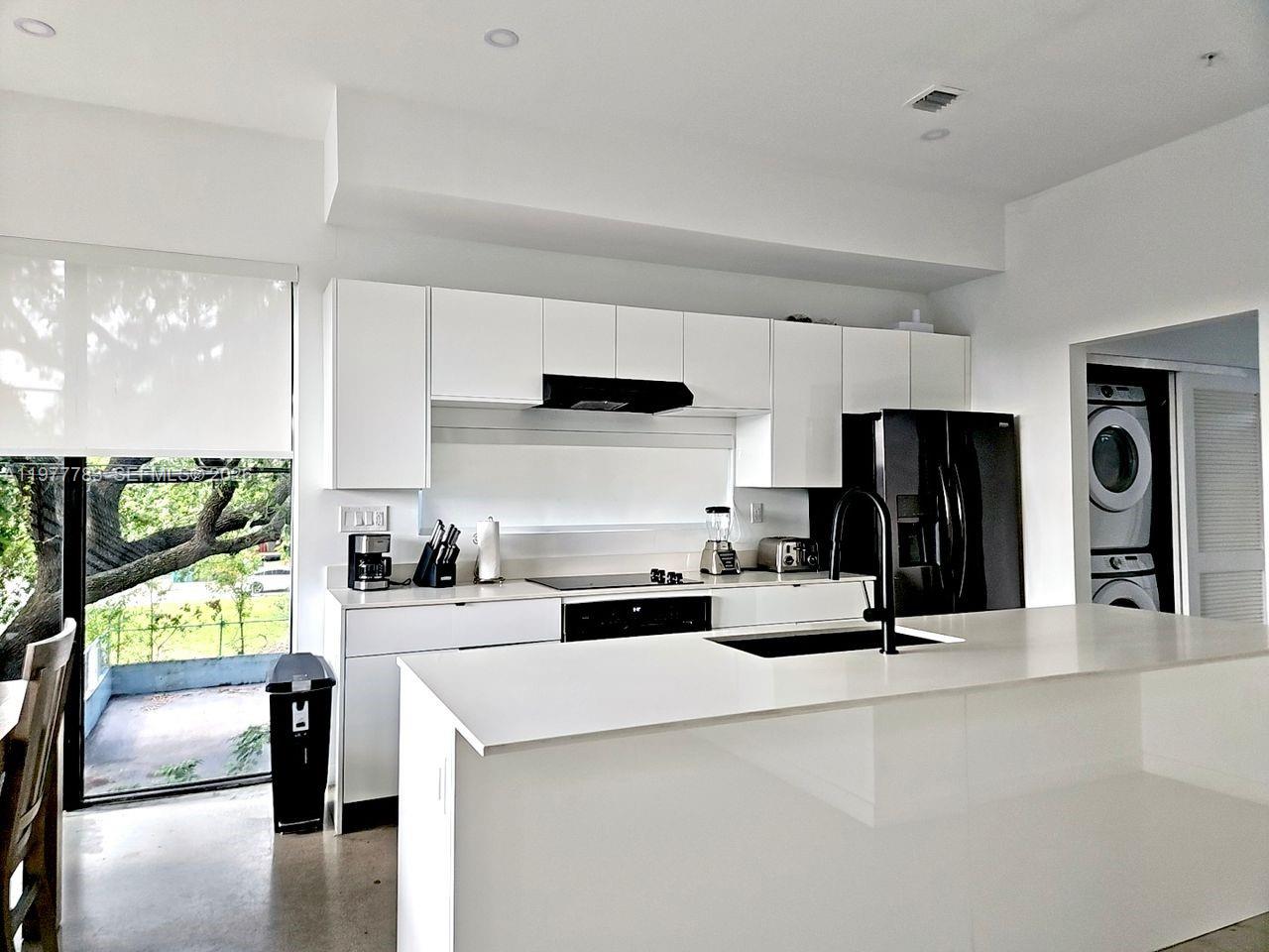   /  9276 sq. ft. $ 2026-03-06 0 foto