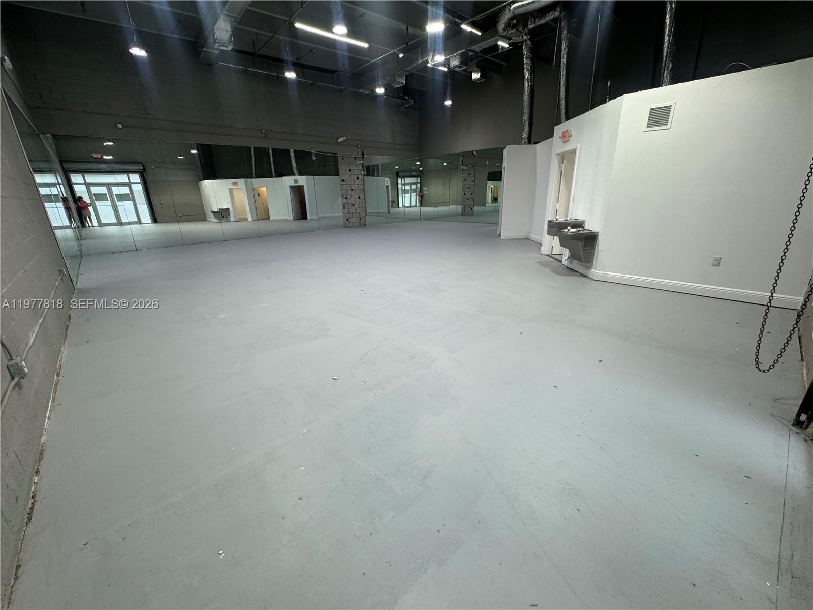 11  /   sq. ft. $ 2026-03-06 0 Photo