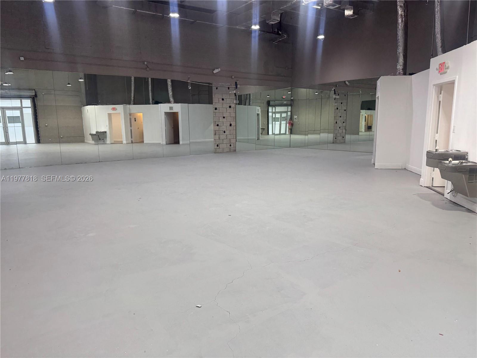 11  /   sq. ft. $ 2026-03-06 0 Photo