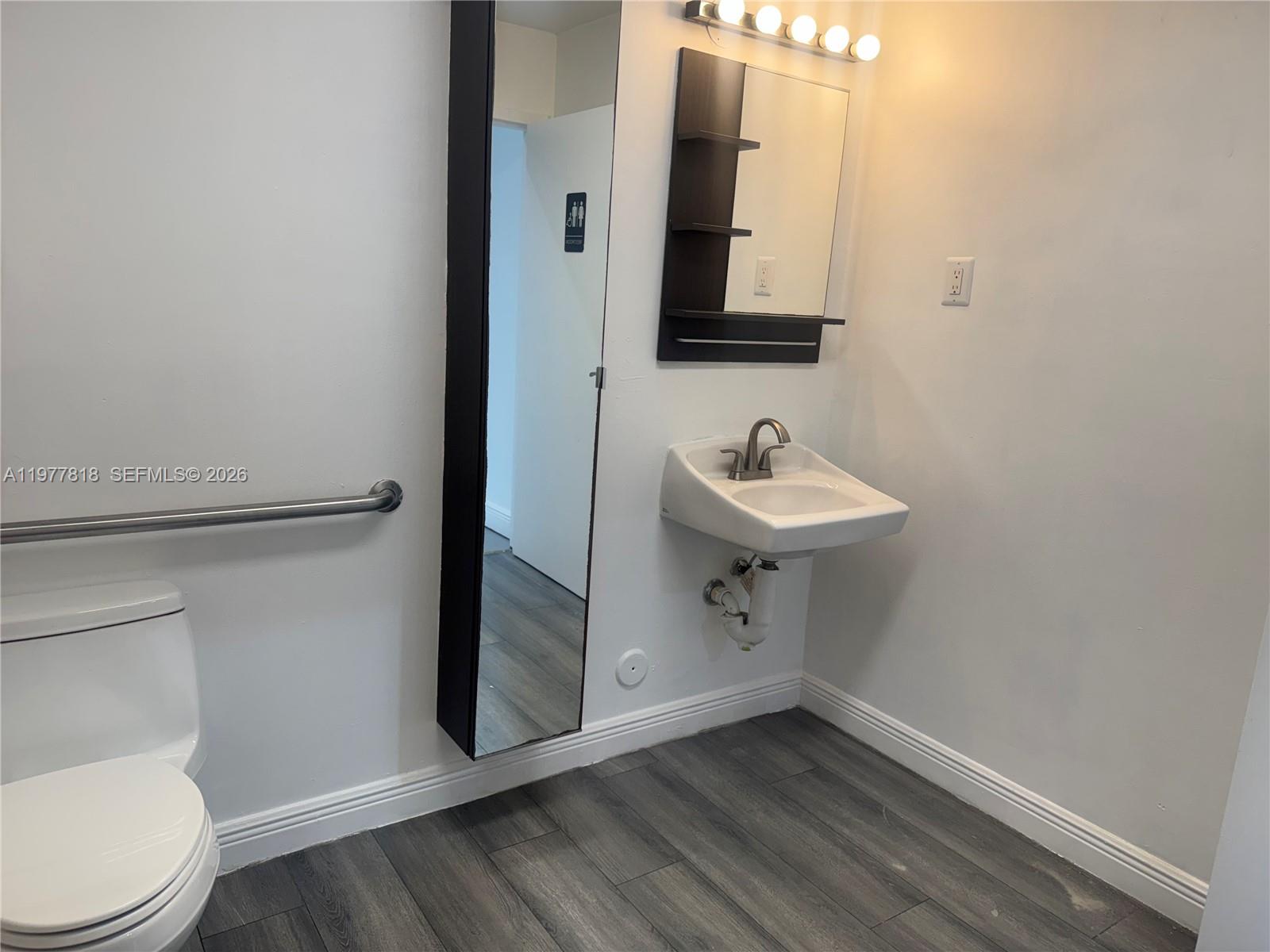 11  /   sq. ft. $ 2026-03-06 0 Photo