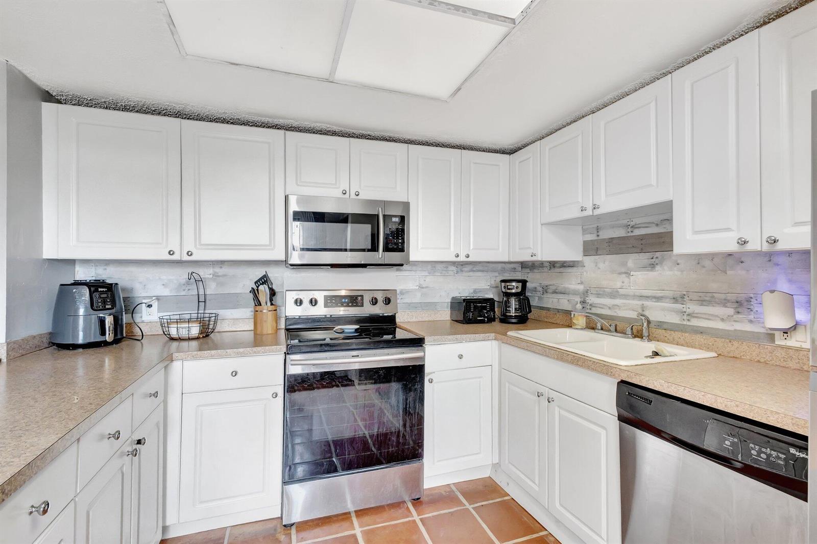 1586 3 /  1622 sq. ft. $ 2026-09-29 0 foto