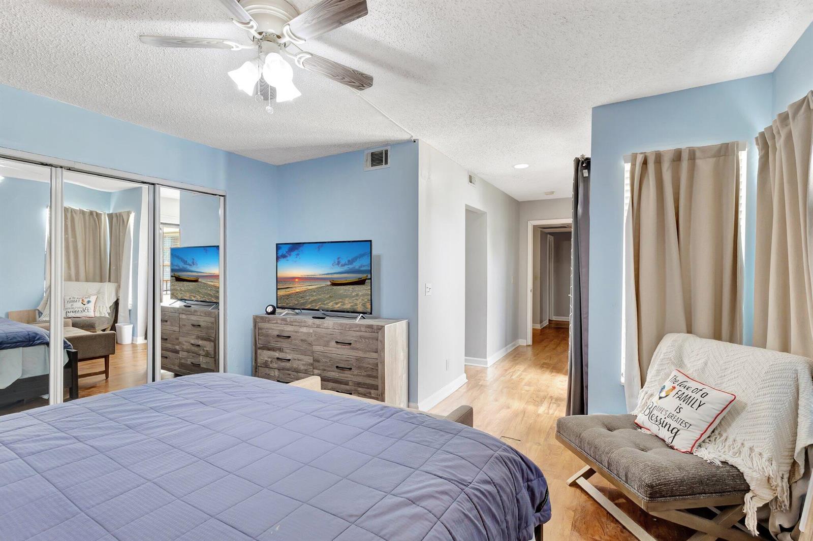 1586 3 /  1622 sq. ft. $ 2026-09-29 0 foto