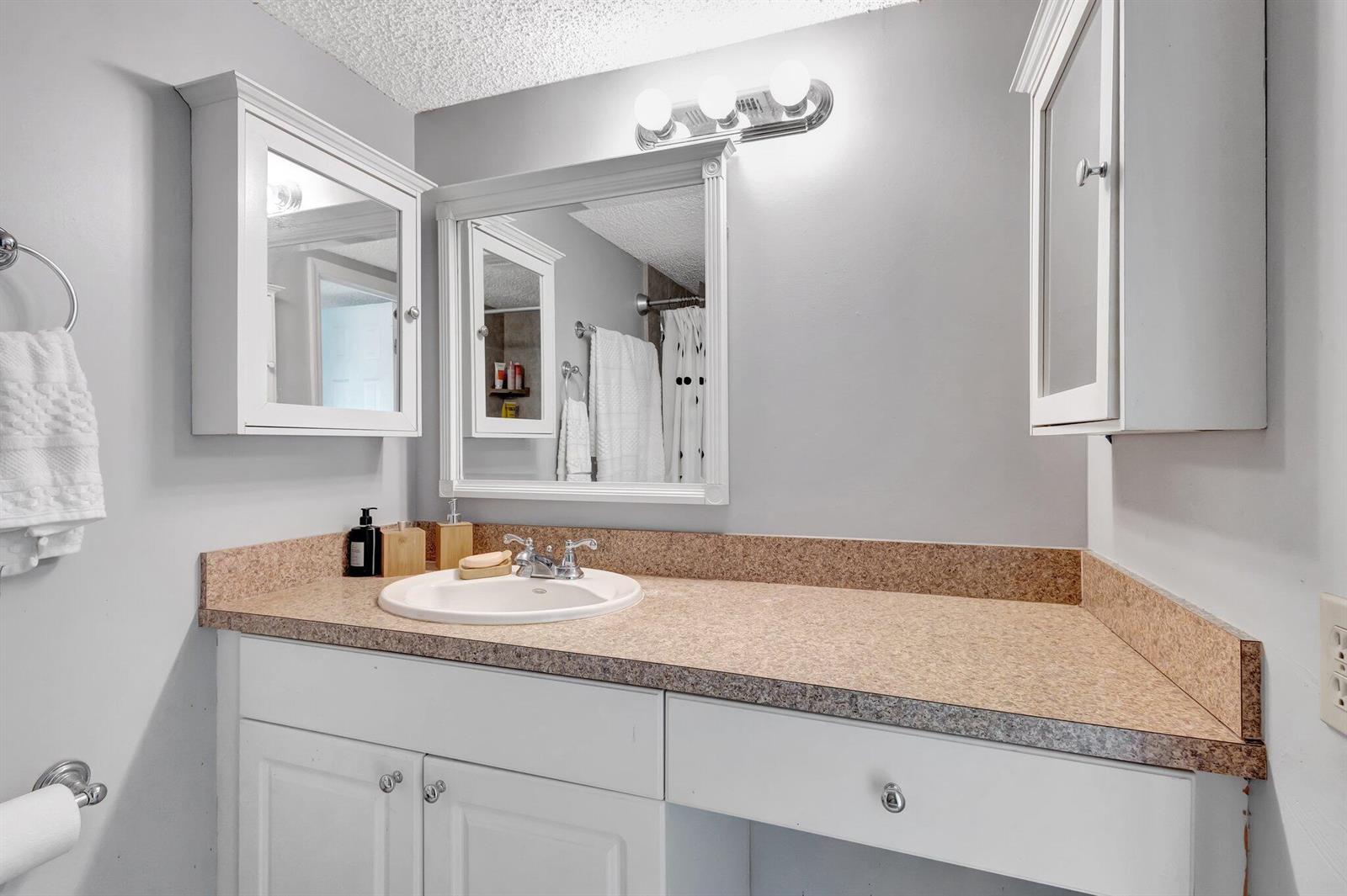 1586 3 /  1622 sq. ft. $ 2026-09-29 0 foto
