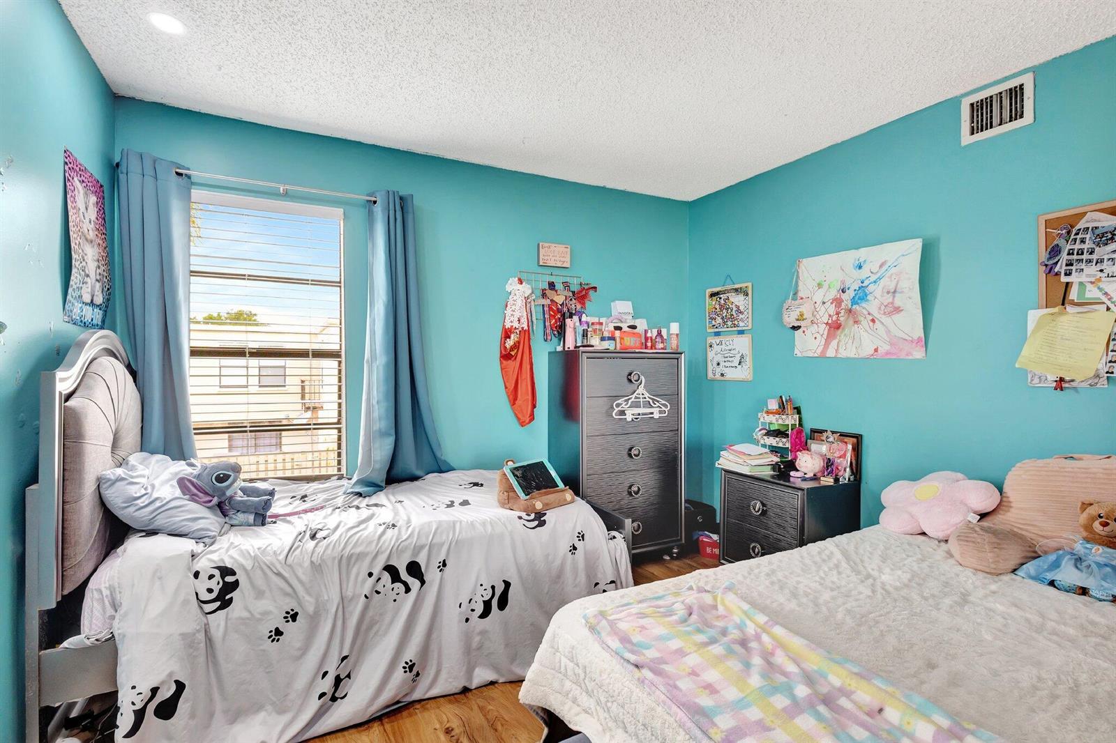 1586 3 /  1622 sq. ft. $ 2026-09-29 0 foto