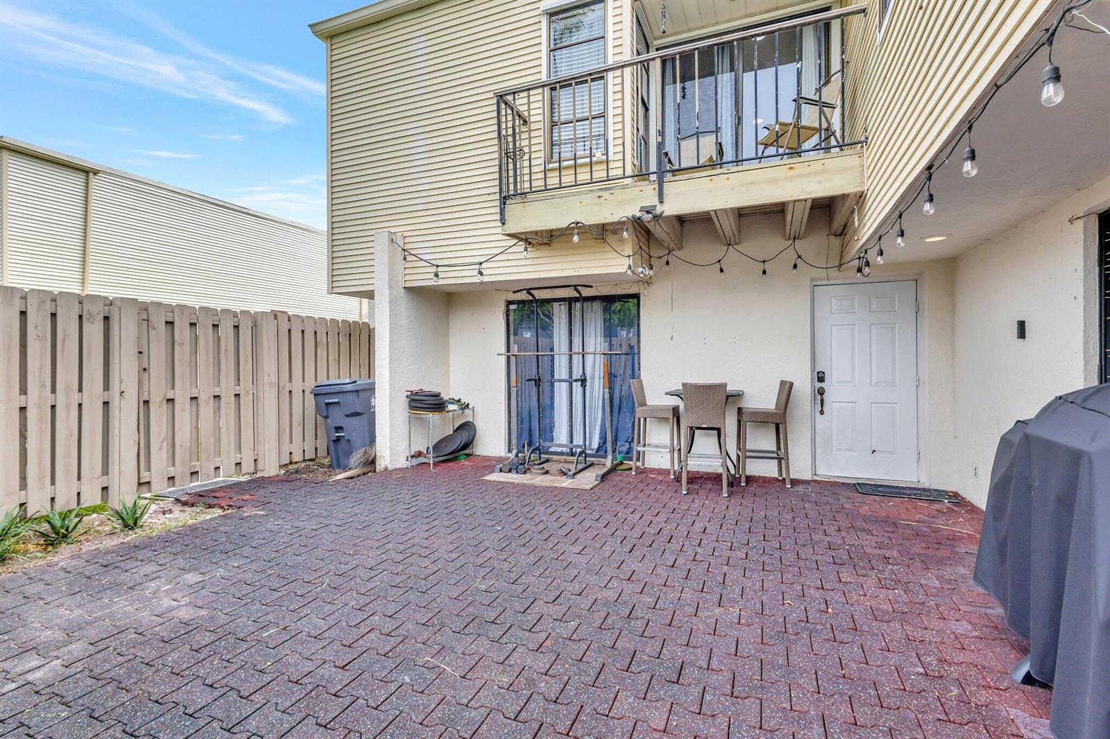 1586 3 /  1622 sq. ft. $ 2026-09-29 0 foto