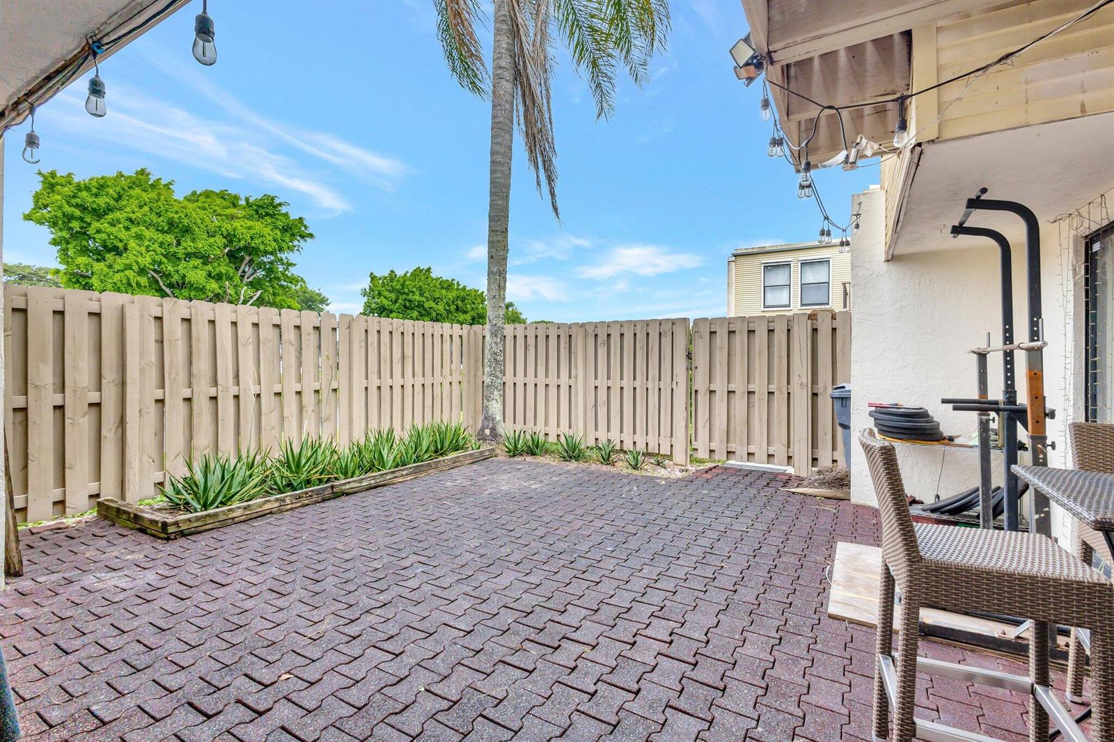 1586 3 /  1622 sq. ft. $ 2026-09-29 0 foto