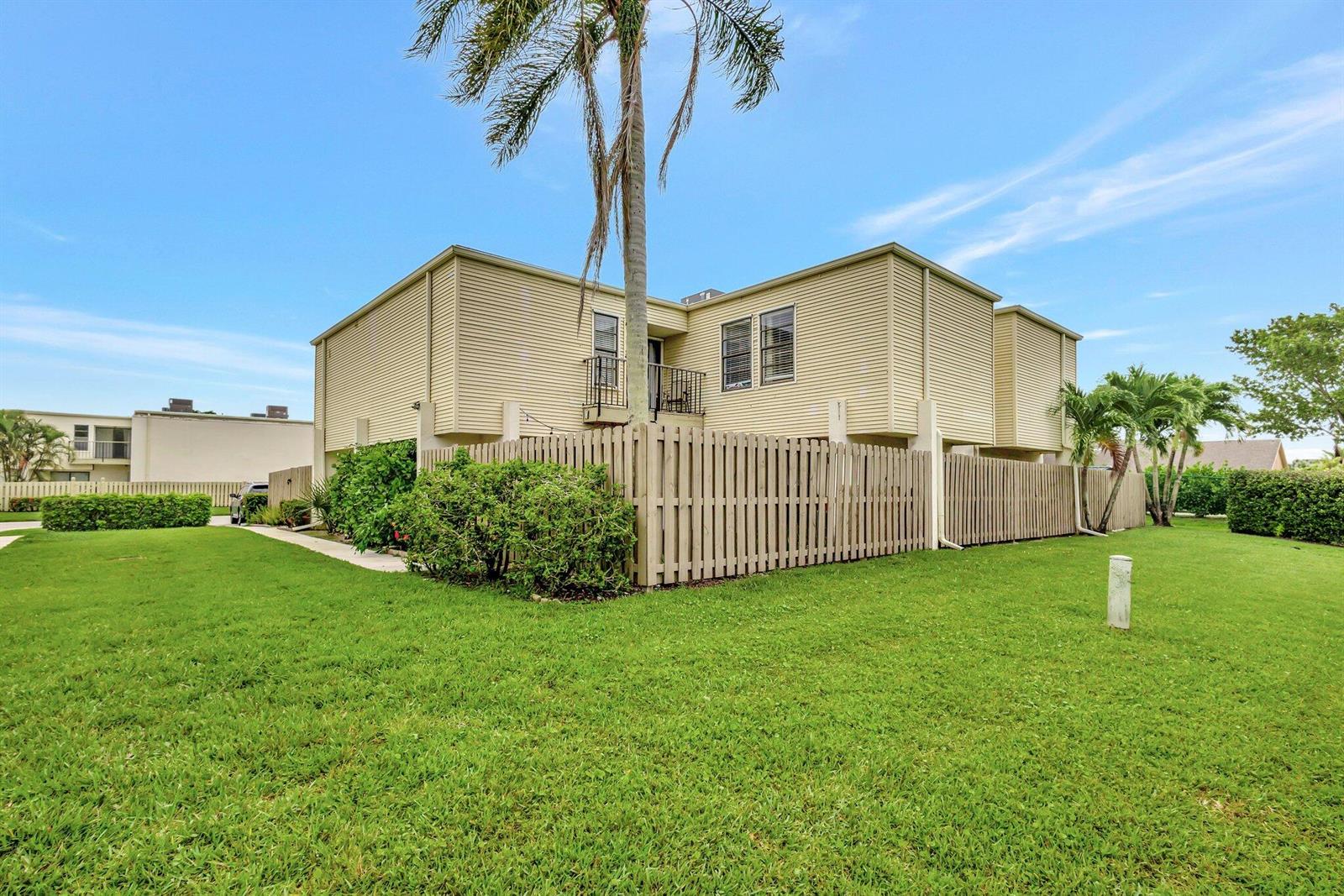 1586 3 /  1622 sq. ft. $ 2026-09-29 0 foto