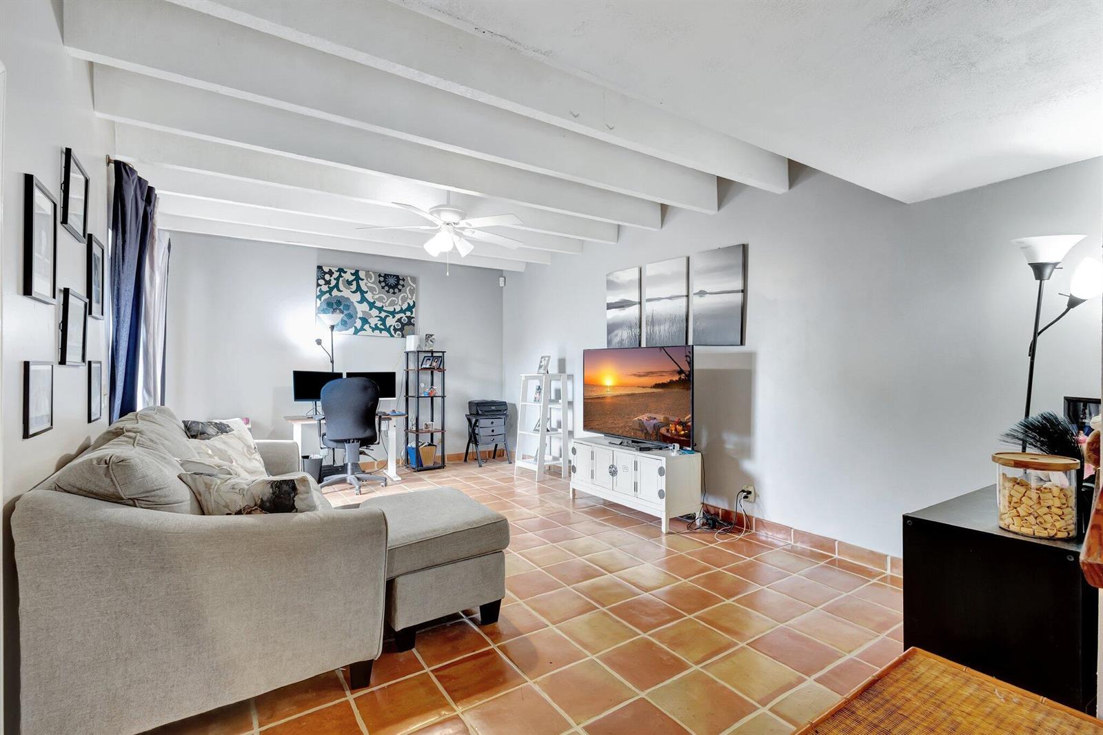 1586 3 /  1622 sq. ft. $ 2026-09-29 0 foto