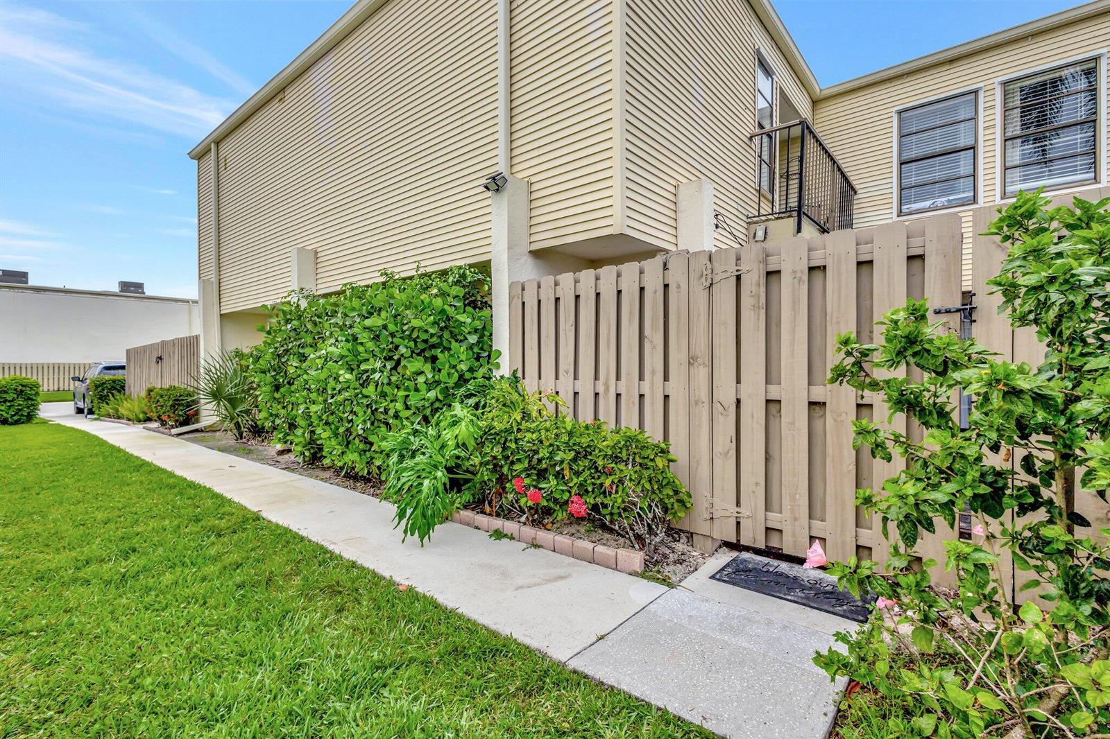 1586 3 /  1622 sq. ft. $ 2026-09-29 0 foto