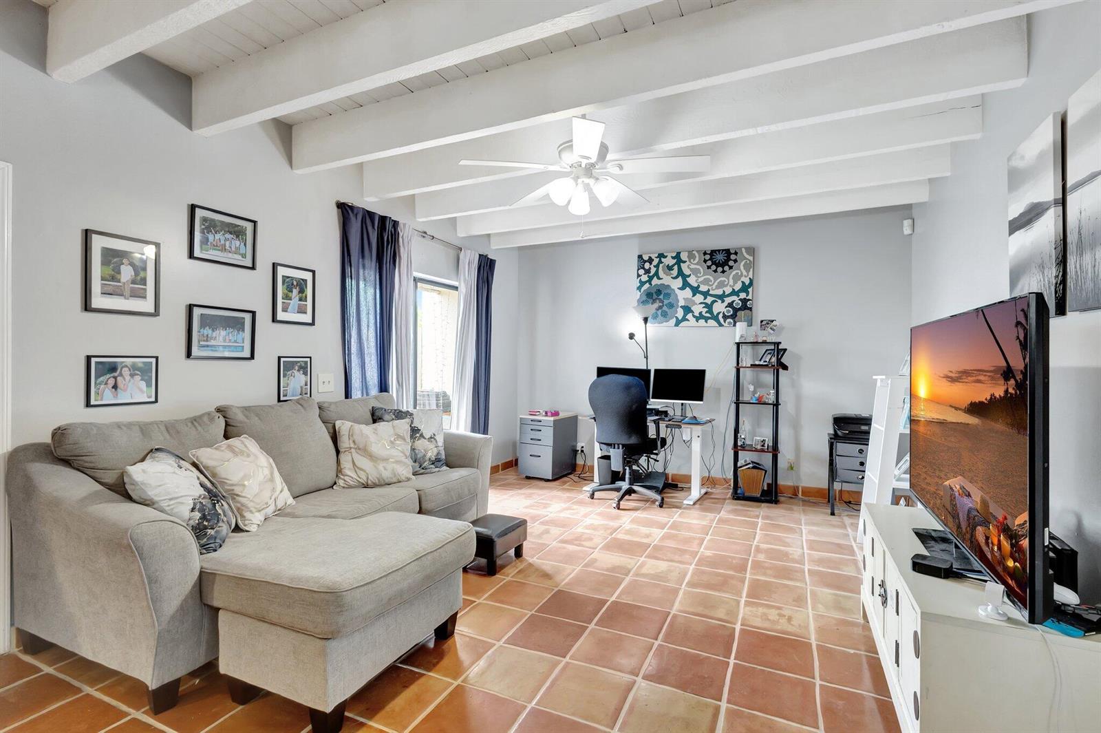 1586 3 /  1622 sq. ft. $ 2026-09-29 0 foto