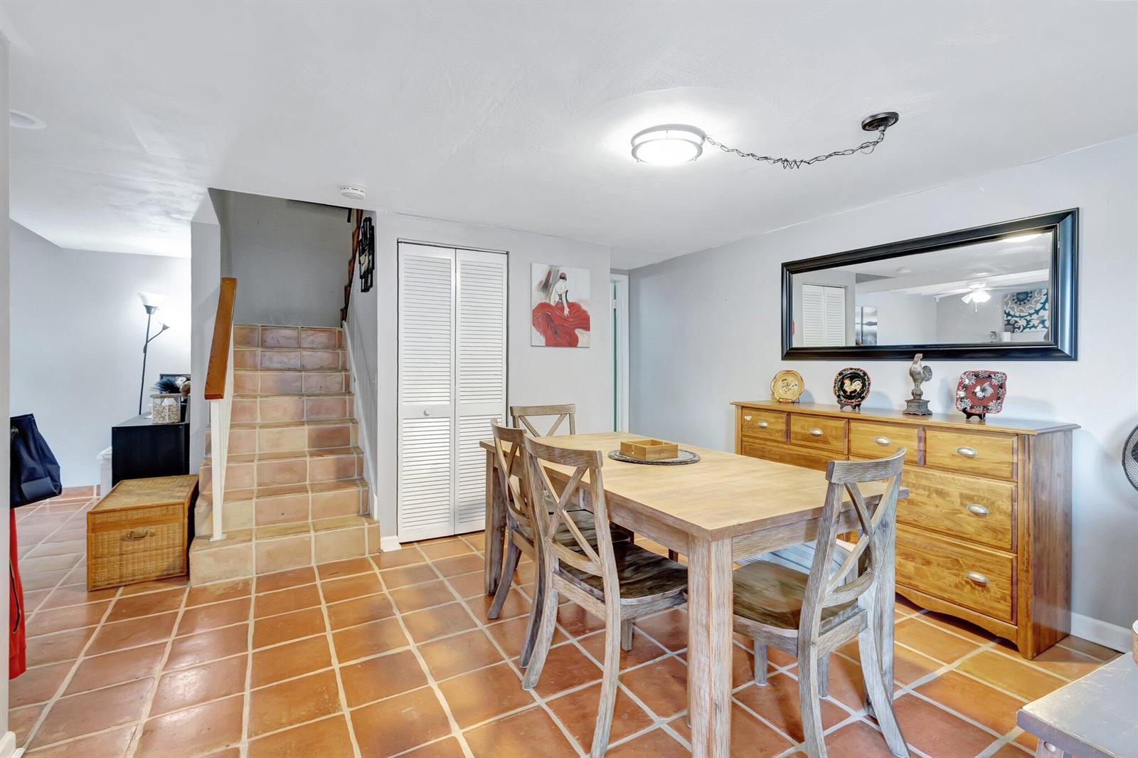 1586 3 /  1622 sq. ft. $ 2026-09-29 0 foto