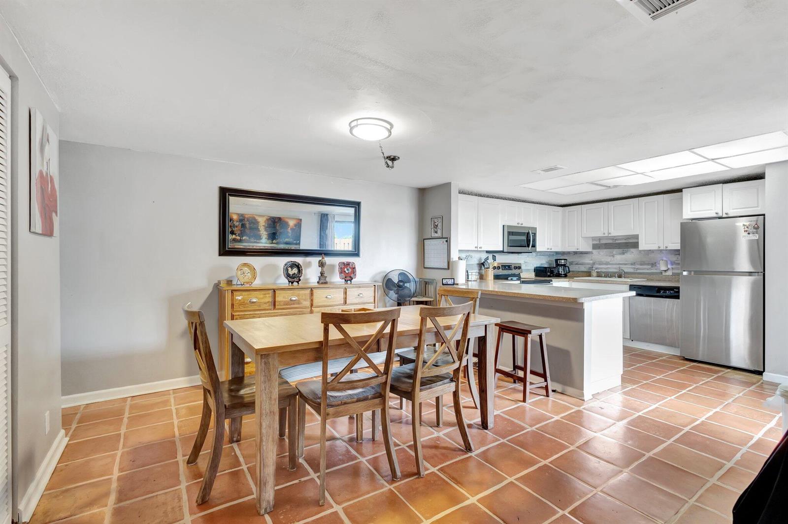 1586 3 /  1622 sq. ft. $ 2026-09-29 0 foto
