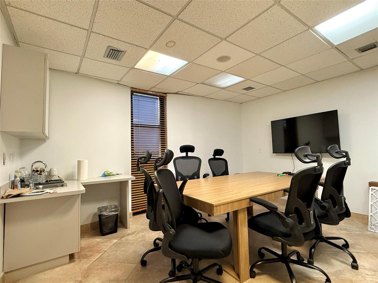 Ver detalles 101 / 0 sq. ft. $ 2026-06-15 0 foto